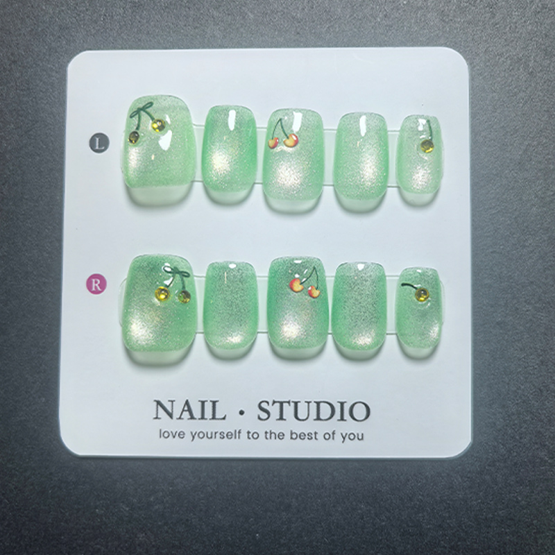Unghie Finte Cat Eye Press-on  - Nail Art Cat Eye recensione e prezzo